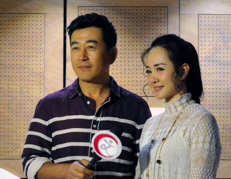 老戏骨王志飞:为张歆艺分手发妻,闪婚小15岁演员,如今生活幸福_李健