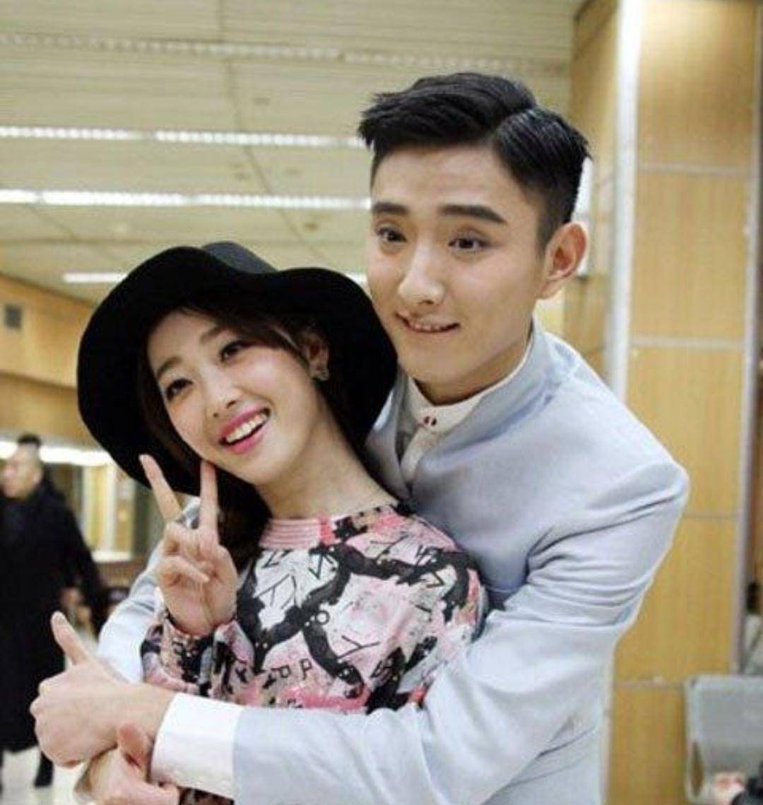 于小彤仅26岁就资源惨淡,回看他的感情,清一色的恋爱_陈小_恋情_女友