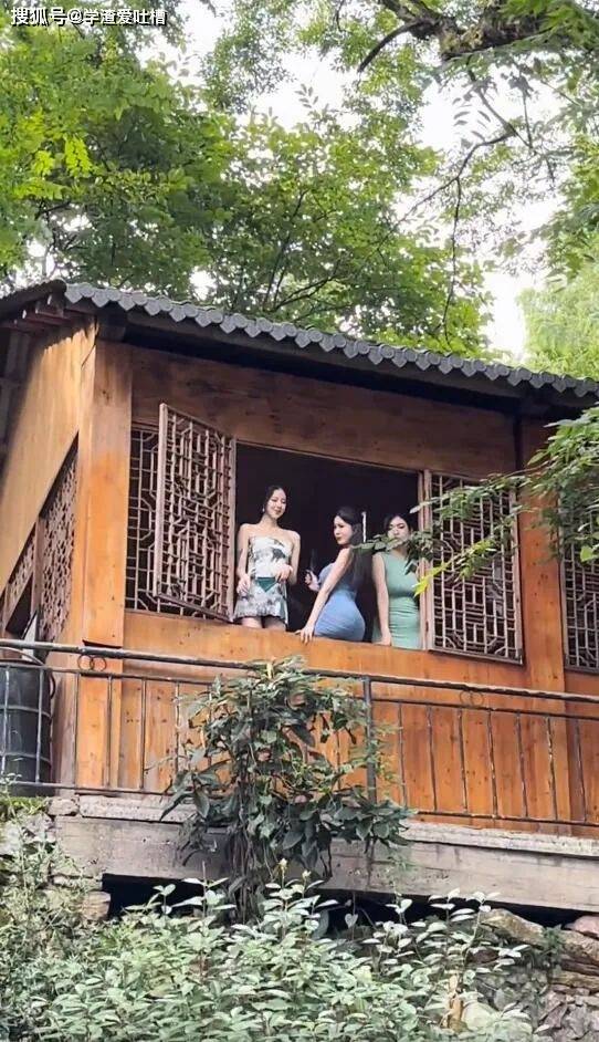 原创
“以为致敬周杰伦模特屁股…”哈哈哈求求你们把照片删了!