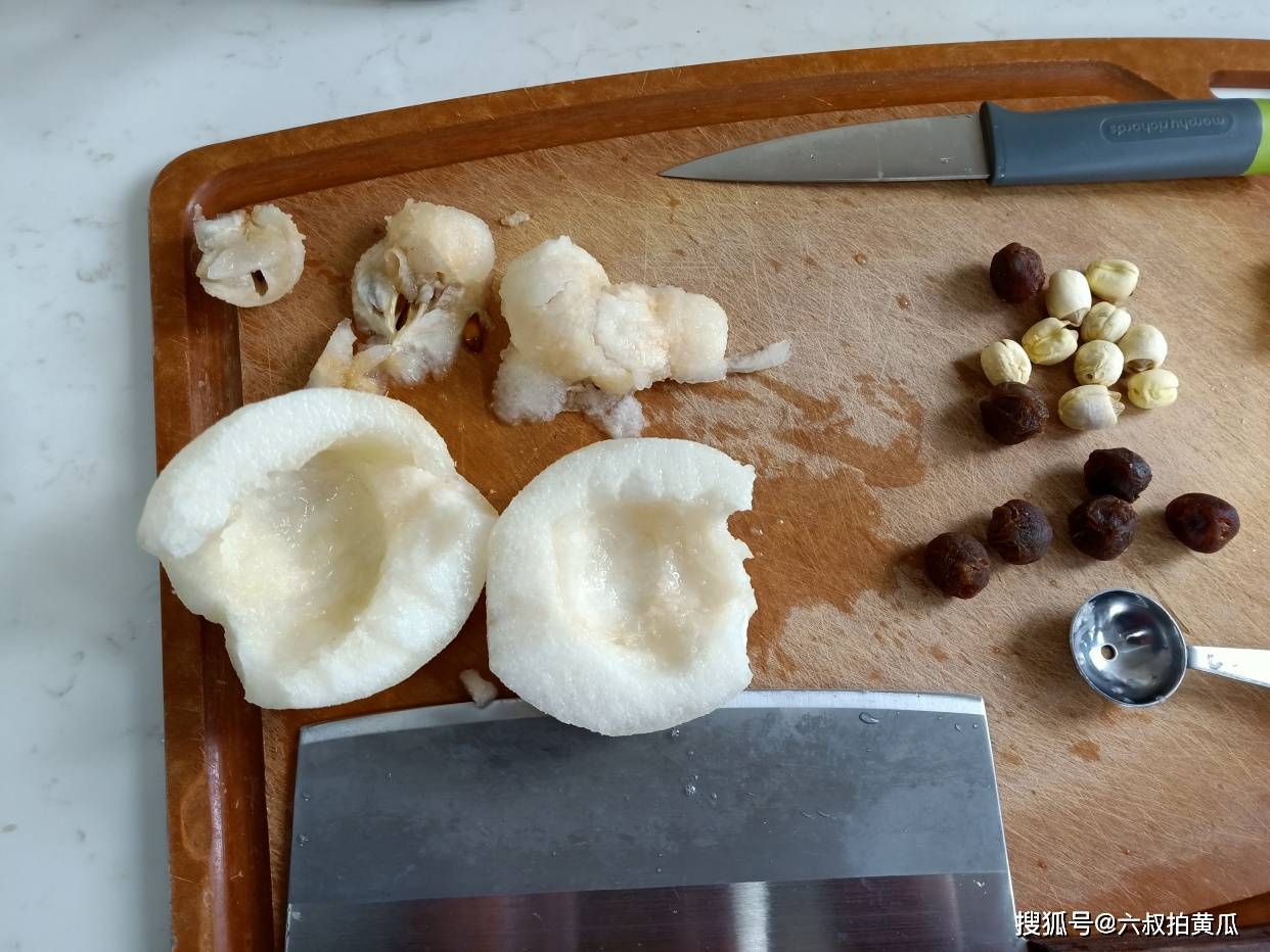 最近迷上吃烤梨,太香太好吃,难怪外面卖18元一杯还被抢购_李泌_杯子