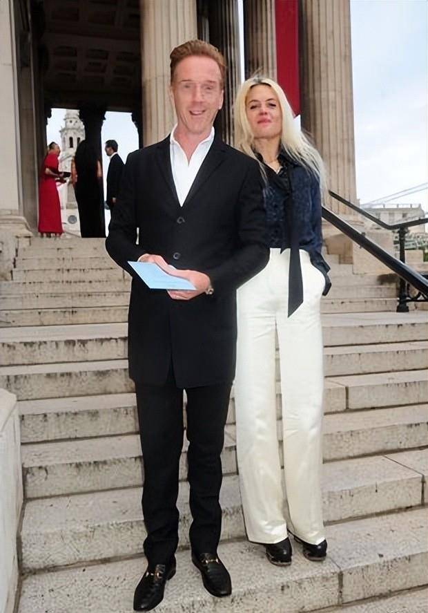 波莉姨妈一年多前去世了,她丈夫有了一个新的女朋友,这名女子比她小8