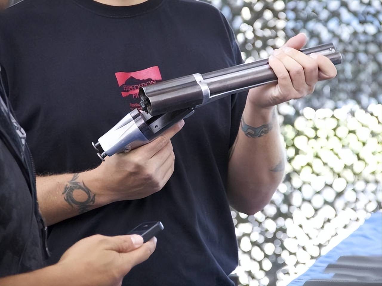 原创日本控枪严格安倍身边安保森严且身手不凡为何还遇刺了