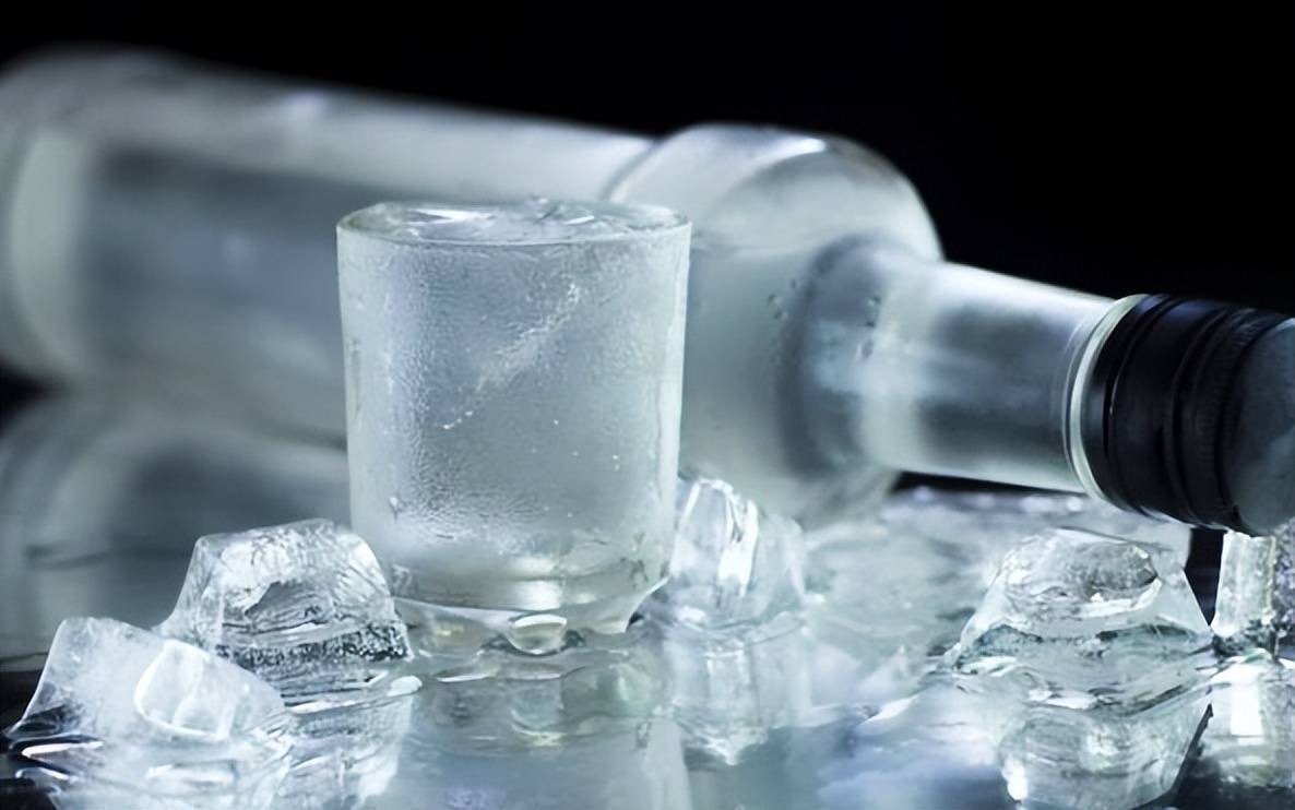 冰镇饮料的人,有一部分朋友甚至喝冰镇白酒