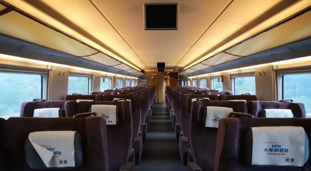 例如,普速上常见的25g型空调车与和谐号crh380a相比