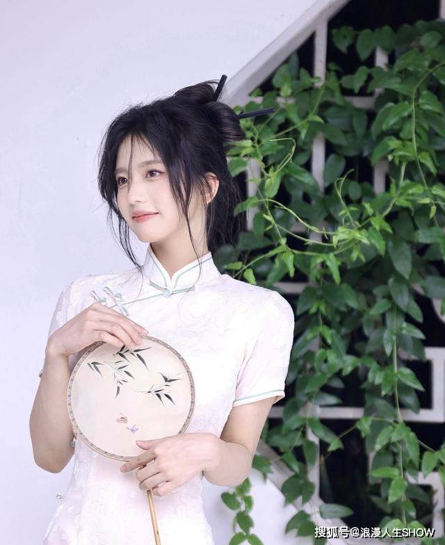 杨幂15年前的博文因赵露思火了