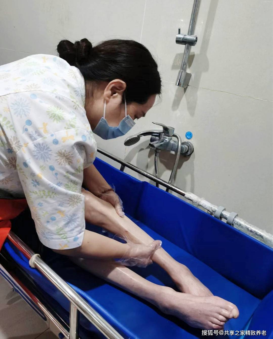 夏季老人洗澡难?快来围观共享之家专业又便捷的"助浴"服务