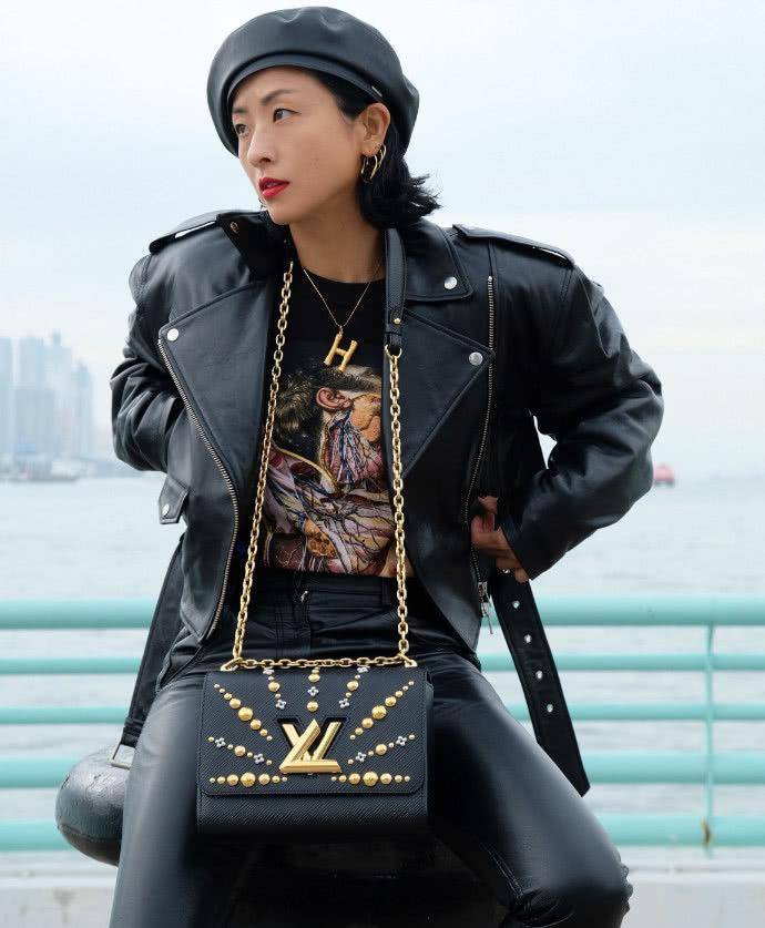 徐濠萦晒近照,健硕大腿是啥情况?_造型_时尚_黑色