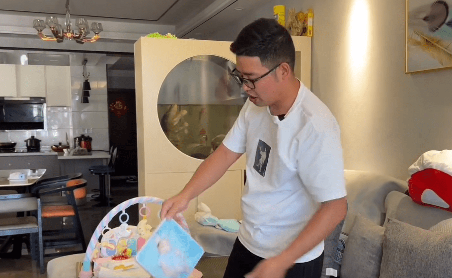 土家老鹅:小月亮产假结束了,却为女儿左右为难,到底怎么回事?