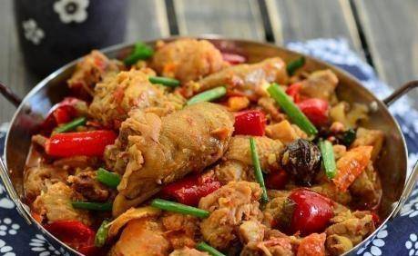 川菜辣子鸡,新疆大盘鸡,重庆烧鸡公等等都是鸡肉的经典做法,鸡肉多样
