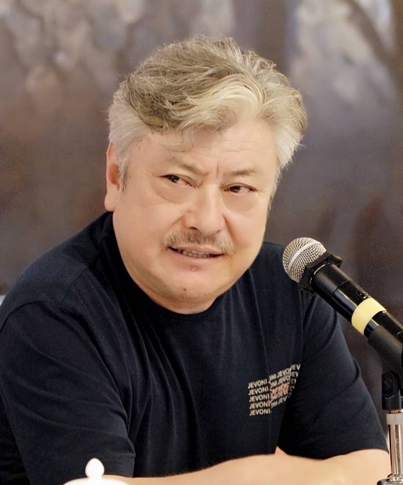 原创杨幂发文悼念陈家林导演祝其一路走好二人早年合照曝光好有爱