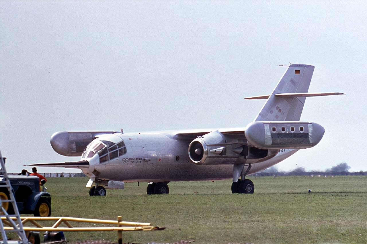 西德道尼尔do31垂直起降运输机可以运输一个排的特种飞机