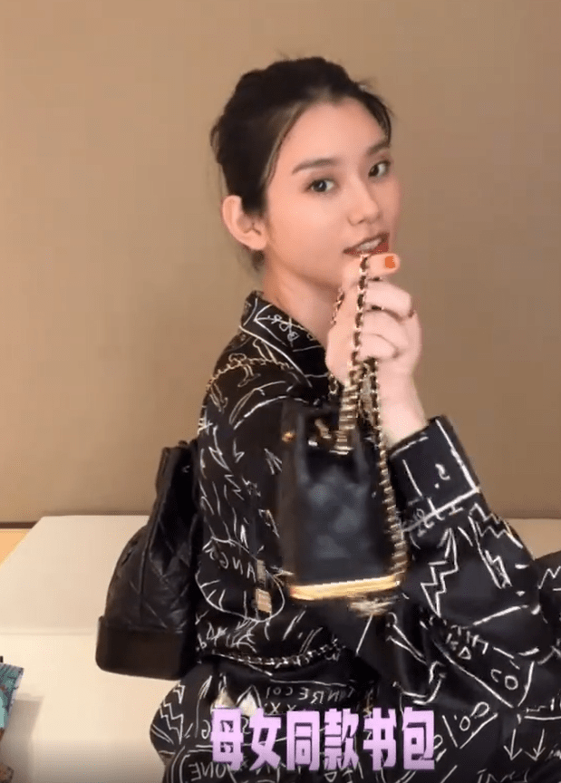 奚梦瑶穿千元睡衣炫奢侈品!给女儿买万元包包