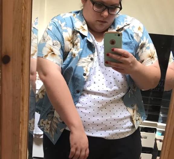 很多肥胖的人是害怕去试衣间的,不害怕找不到合适的衣服,而是怕找到了