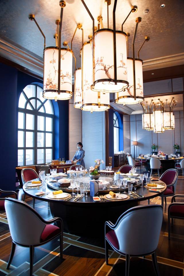 第三代传人王炳和,第四代传人刘忠,世代传承的技艺时刻彰显着谭家菜人