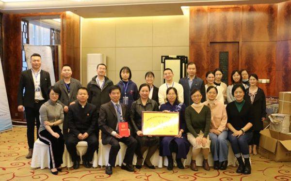 红杏林学校当选中医在线教育工作委员会主任委员单位