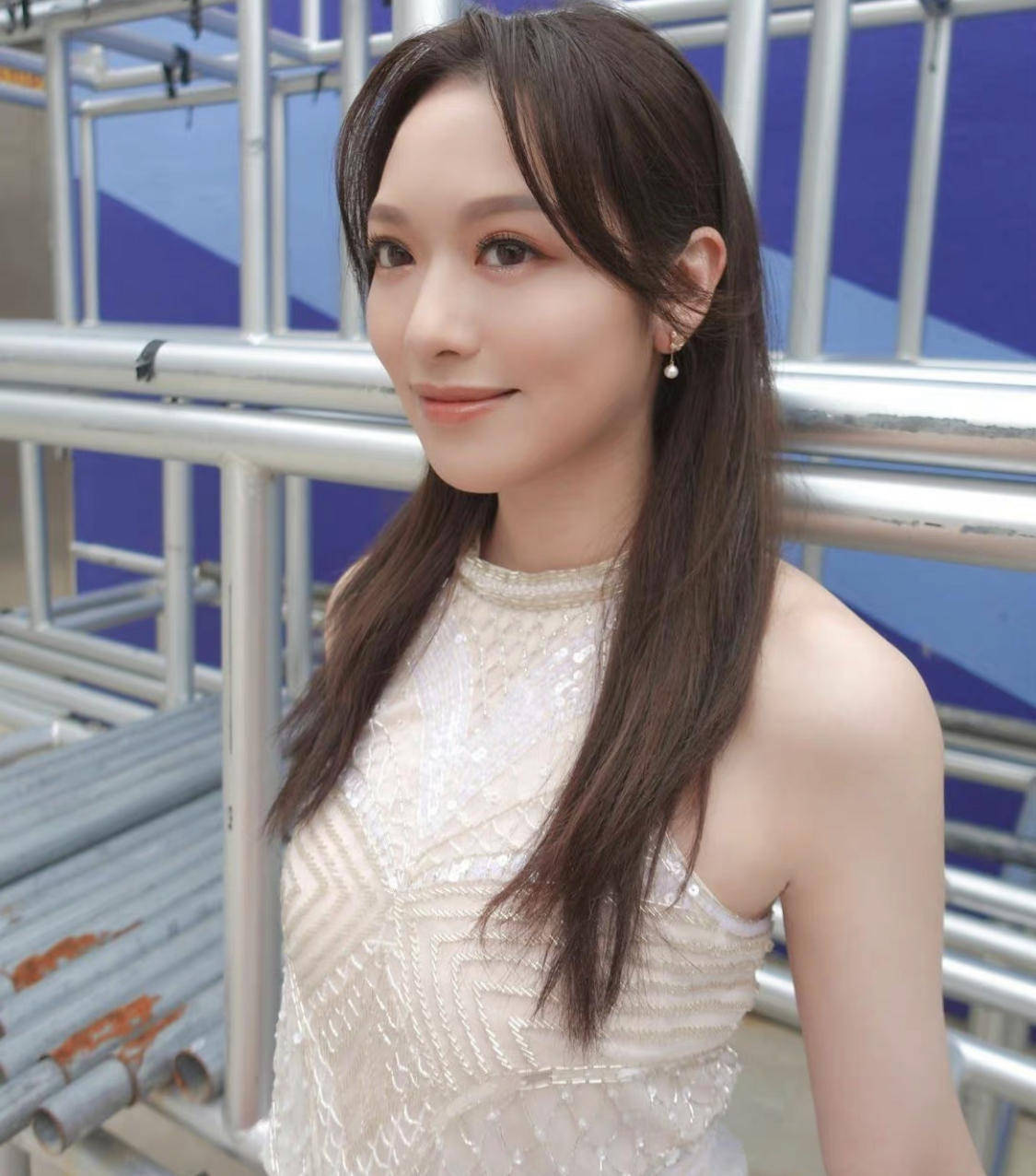 28岁的冯莹莹是2016年的港姐冠军.