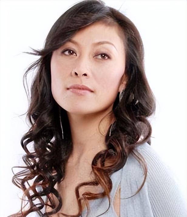 原创岳红28岁生女又离婚40岁患癌后痊愈余生她只和女儿相依为命