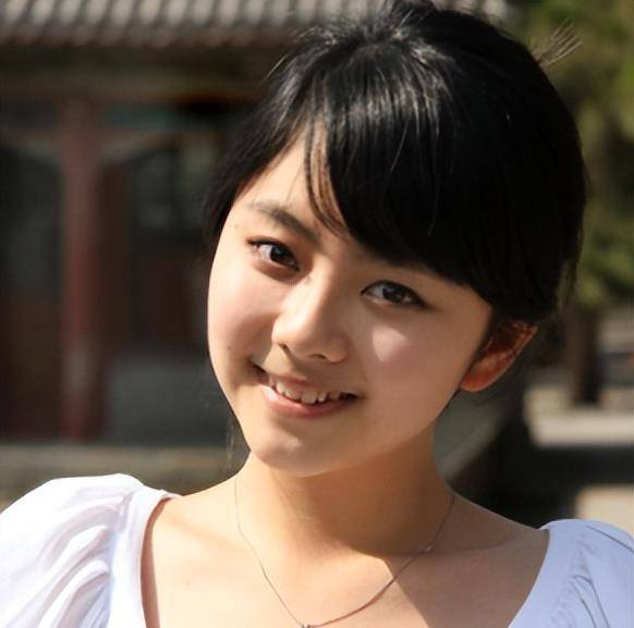 "国民初恋"谭松韵,出道15年无绯闻,却在事业上升期突发变故_妈妈_肇事