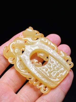 和田玉籽料 黄玉 螭龙纹 鸡心佩 韘形佩 玉牌挂件_纹饰_孔已_帝王