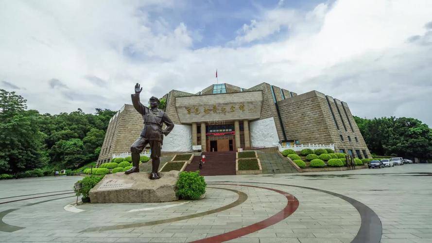 盘龙山,迎龙山上,是在整合百色起义纪念馆,右江民族博物馆,百色起义