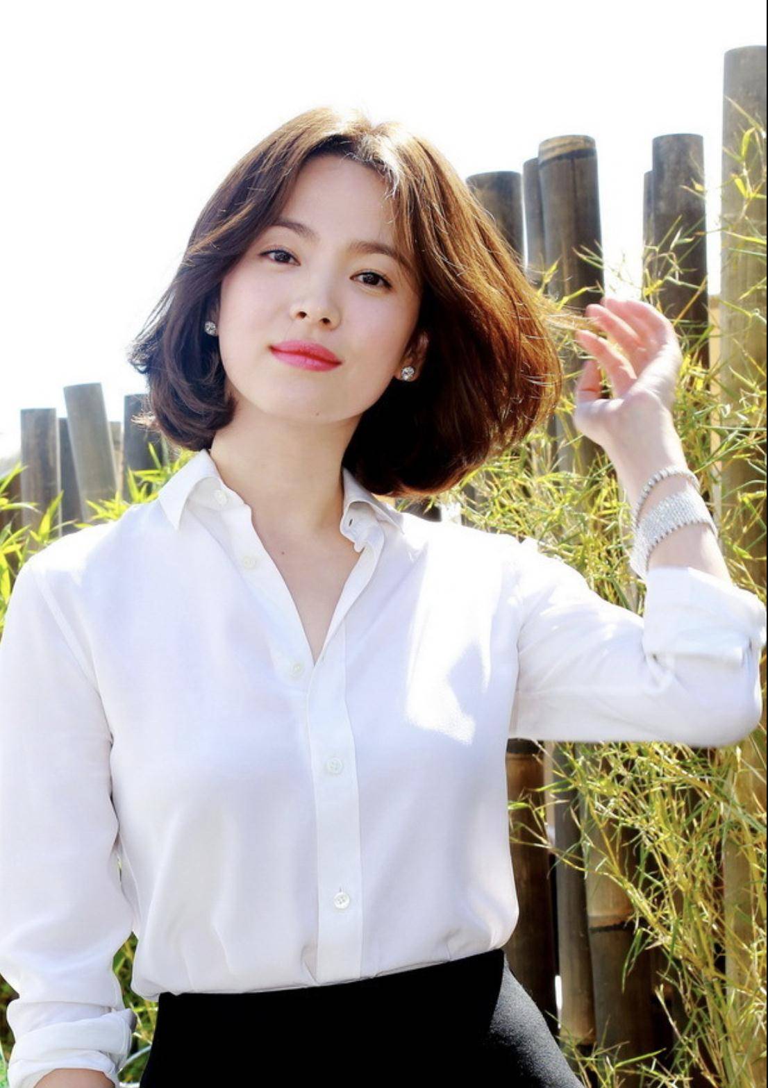 39岁宋慧乔气质绝了,大脸照没有一丝皱纹,这个造型却驾驭不住_宋仲基