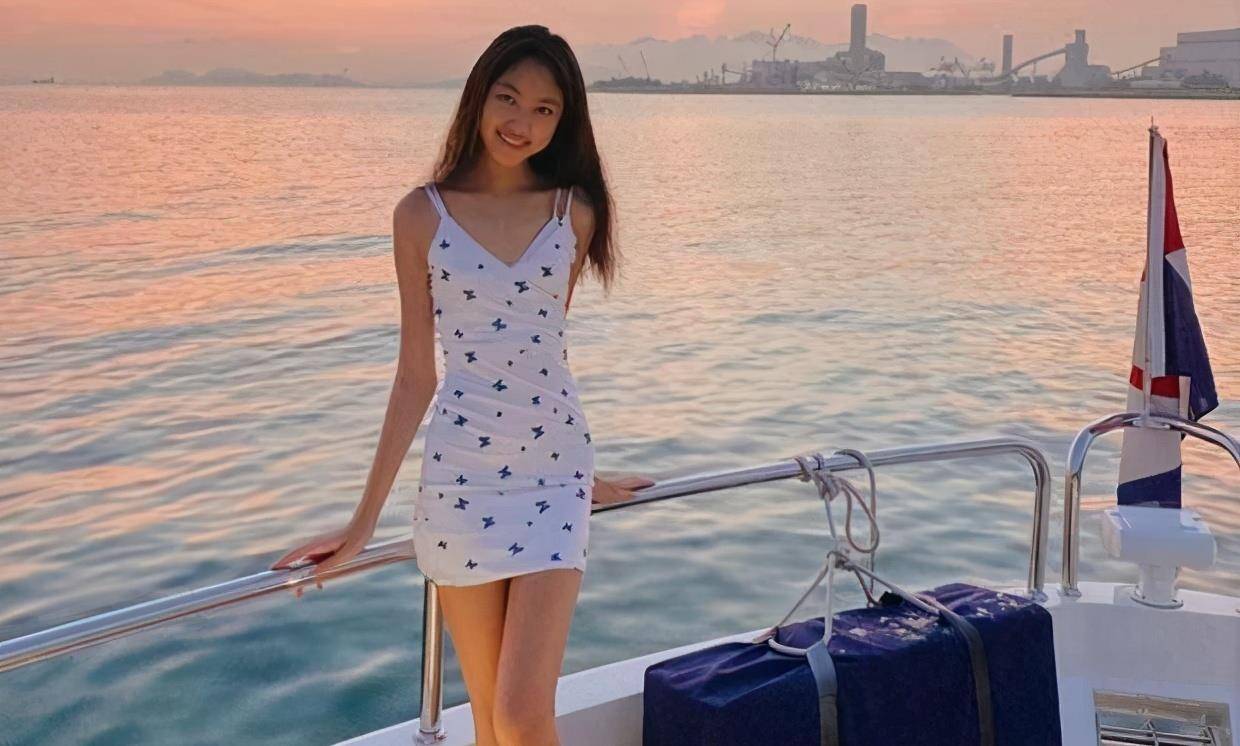 任达华妻子携女儿逛超市,任晴佳身高近1米8,逆天长腿不输超模_琦琦