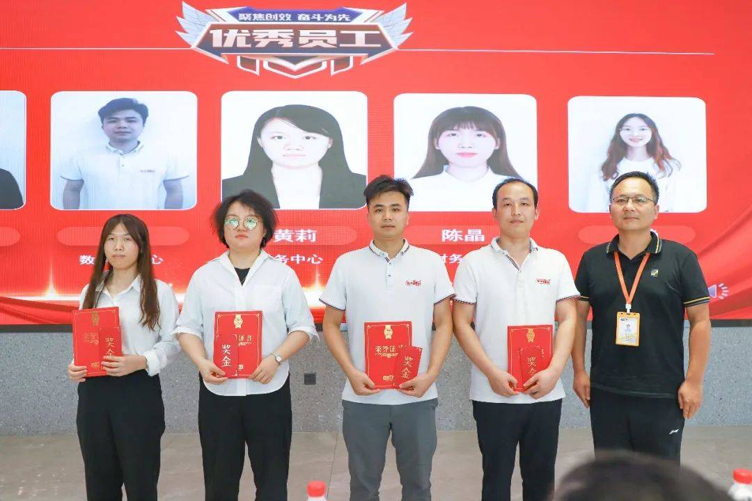 盐津铺子2021经营年度评优表彰大会圆满举行_张学武_公司_董事长