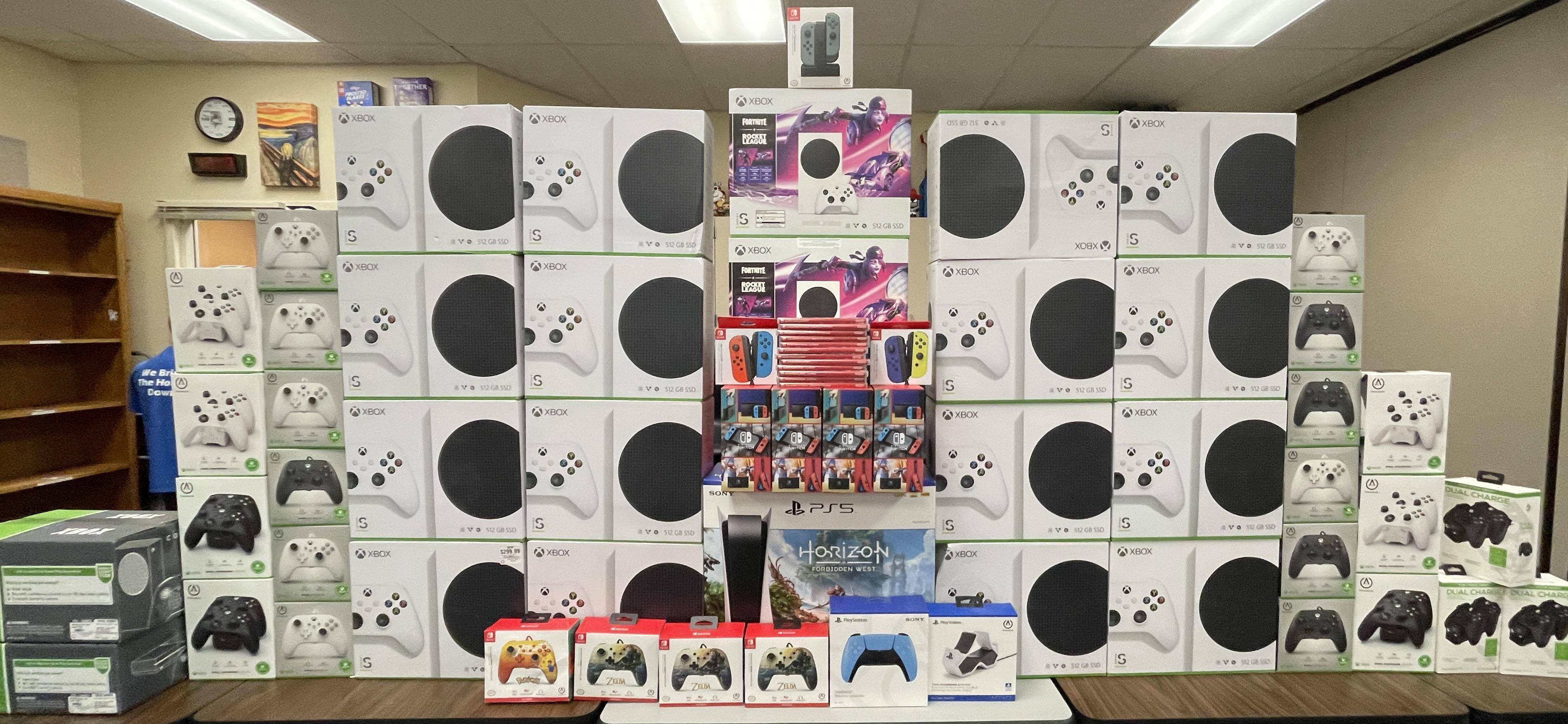 某老师用20台Xbox Series S 游戏机在课堂进行英语教学_手机搜狐网