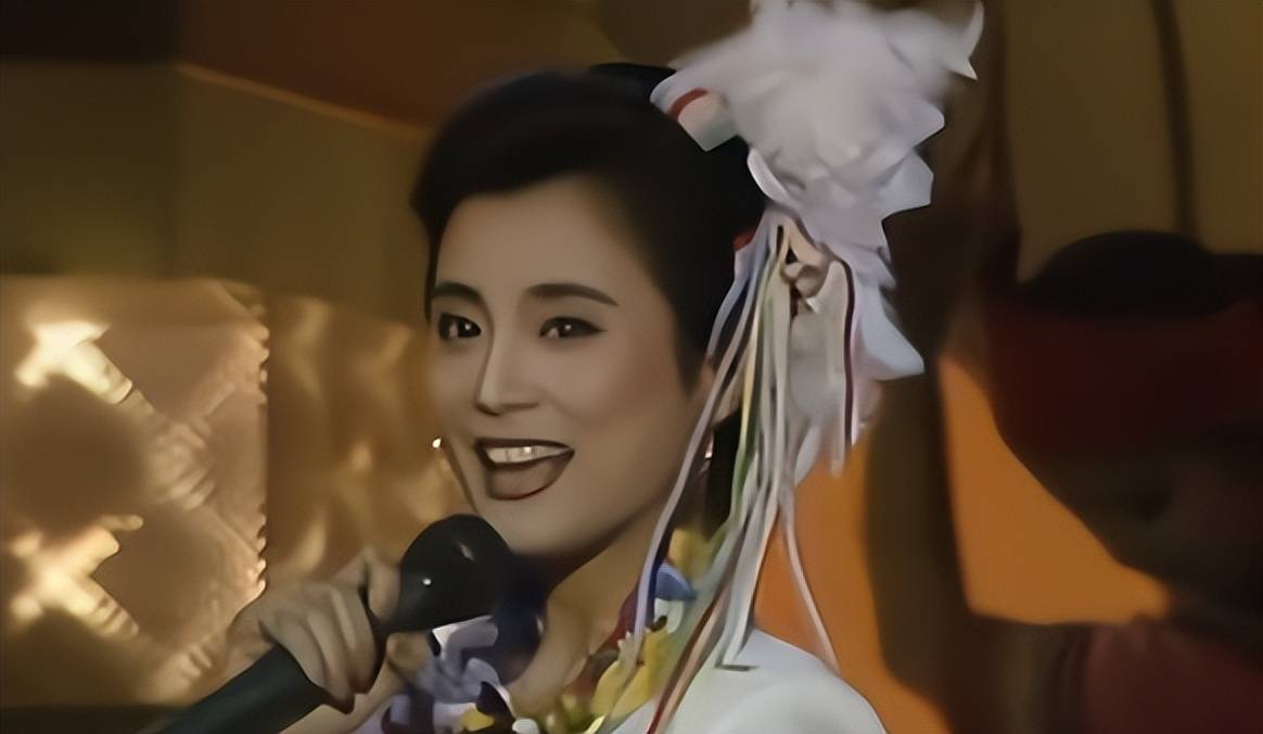 玉兔精李玲玉两婚两离单身抚养儿子多年如今靠商演捞金