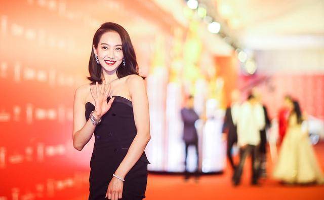 王霏霏,孟佳业务能力那么强,为什么不易翻红?_姐姐_市场_舞台