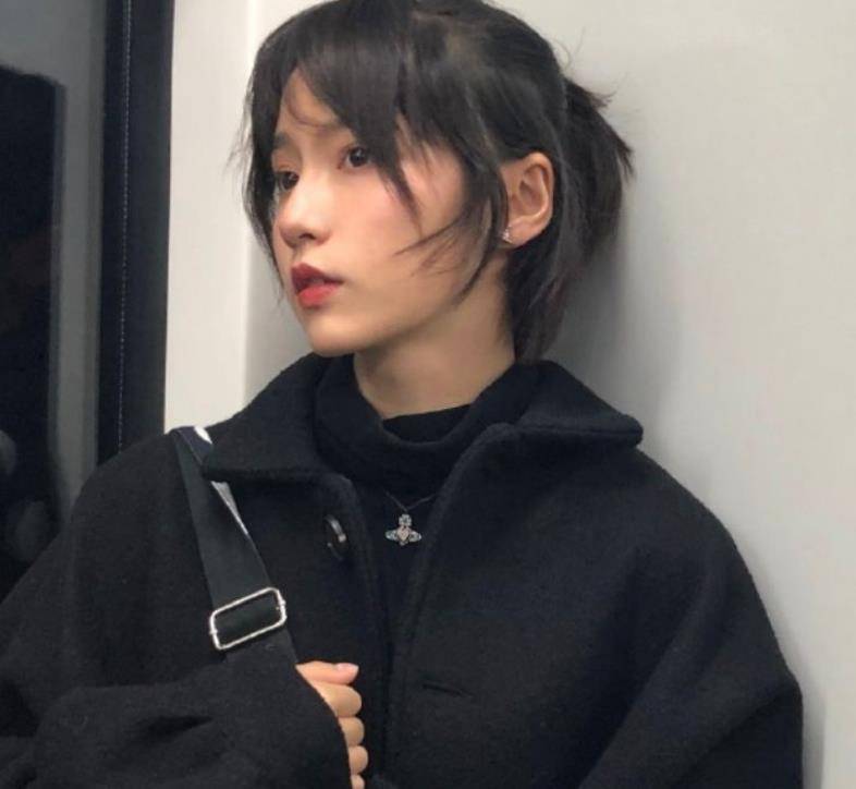 有种"圈粉"叫诸葛大力路人照,关掉美颜下的她,粉丝差点不敢认_五官