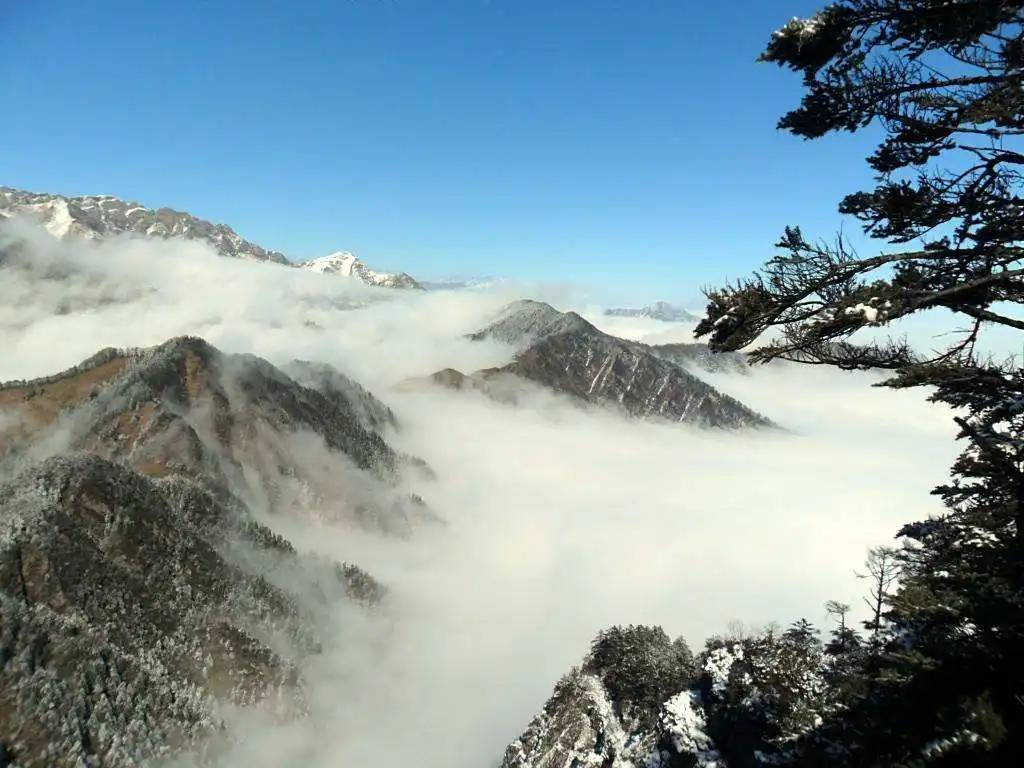 四川适合夏天去游玩的山，是成都第一峰，年平均气温13.2℃