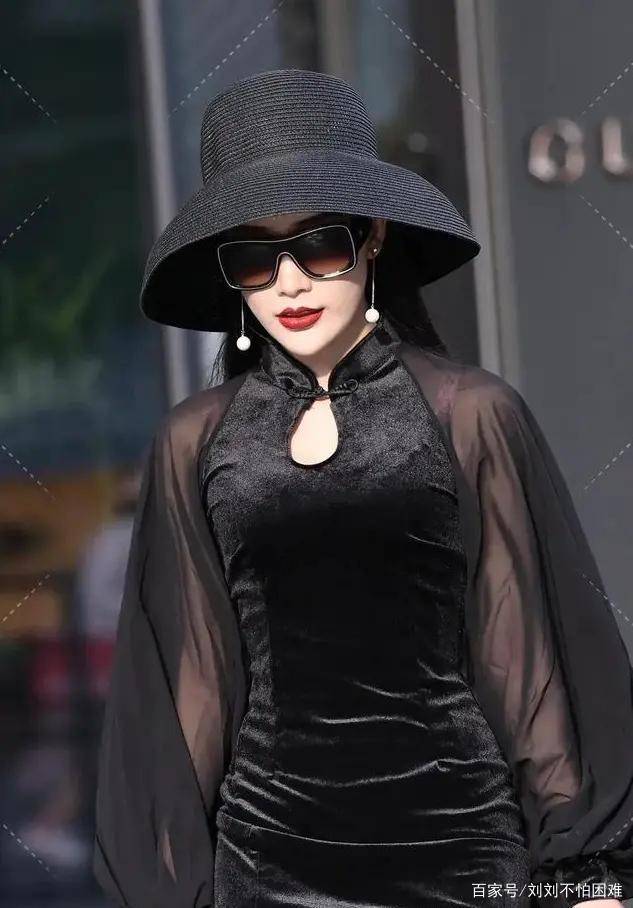 黑色旗袍怎样搭配帽子图片