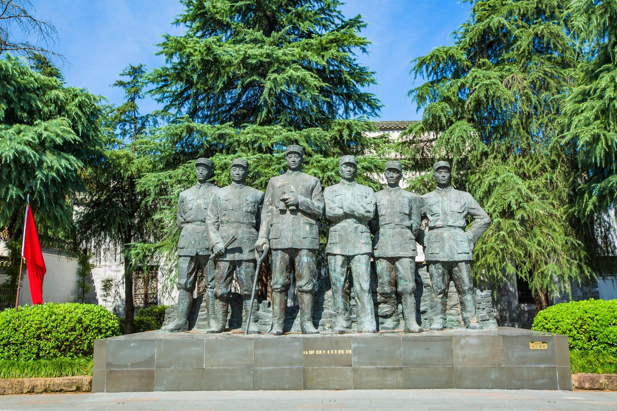 位于古镇中的新四军军部旧址纪念馆记录了当年新四军在岩寺镇的集结