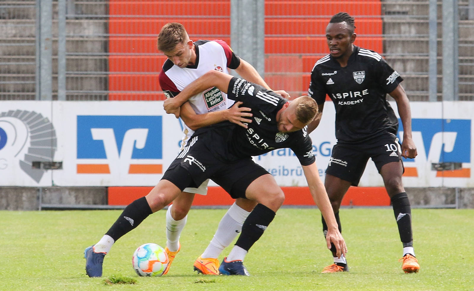 凯泽斯劳滕67vs汉诺威96德乙揭幕战凯泽斯劳滕能否再创神话