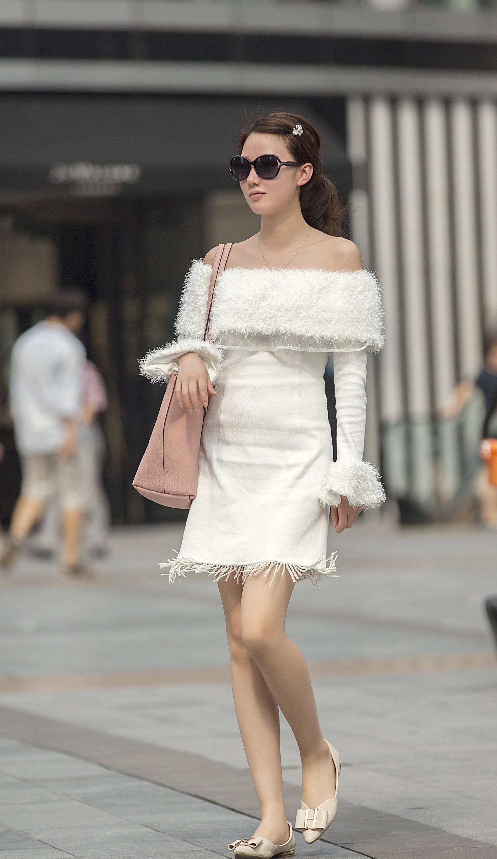 夏天穿白色连衣裙的美女,不显胖还带来了非常好的清凉效果_女生_设计