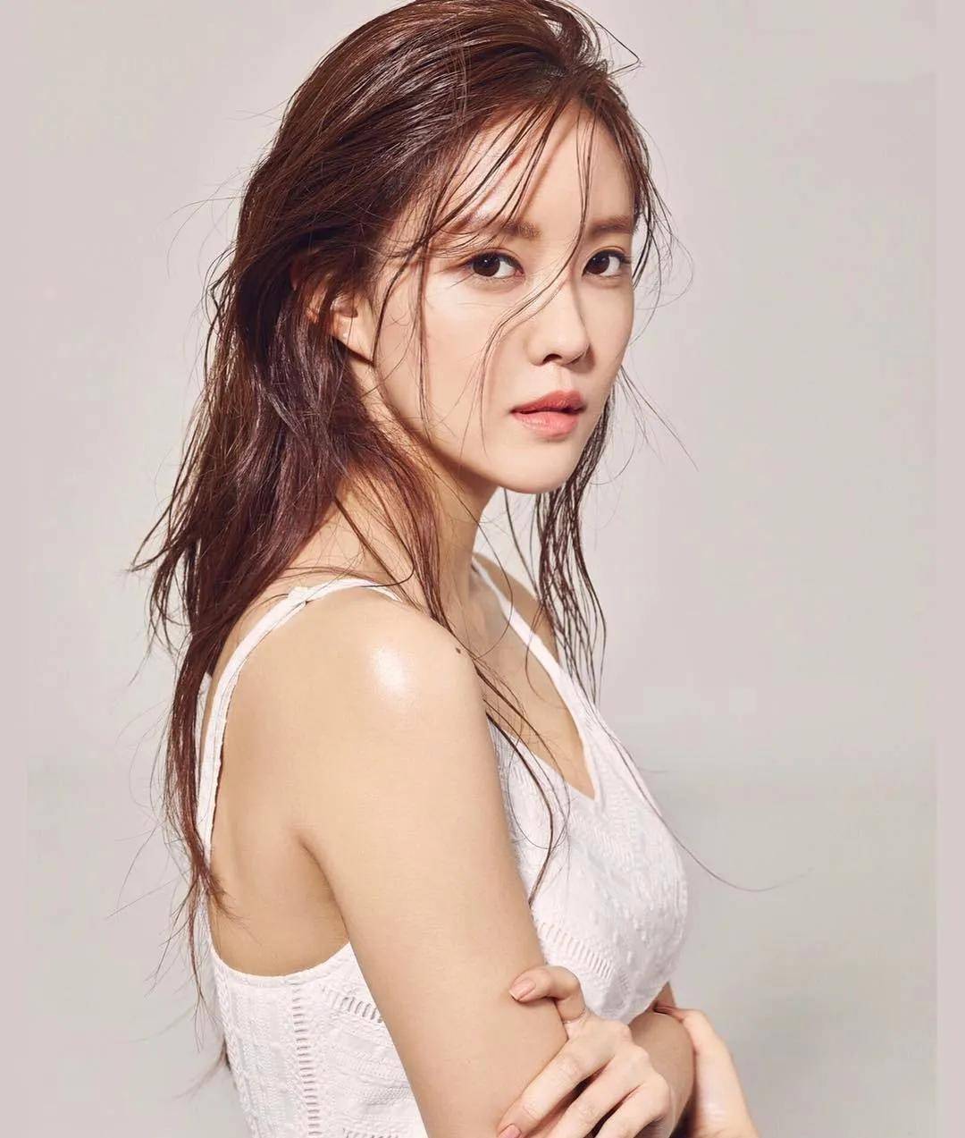 韩国女神朴孝敏性感无双不仅表演很精彩撩人也很有一套