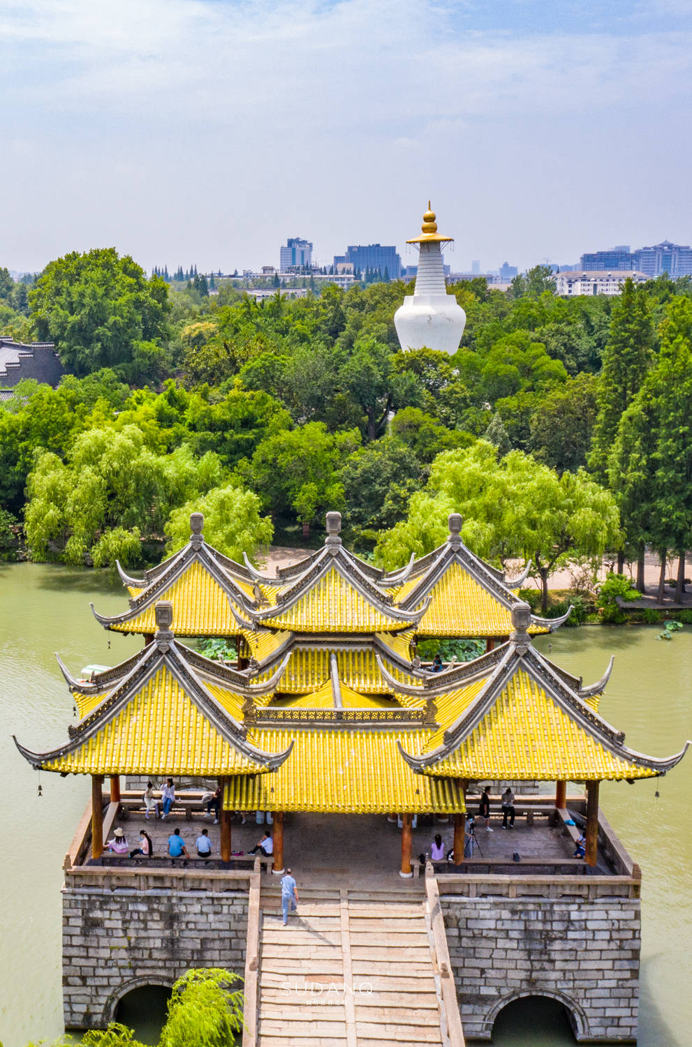 扬州盐商究竟多富有?斗富,为博乾隆欢心,扬州园林"甲天下"