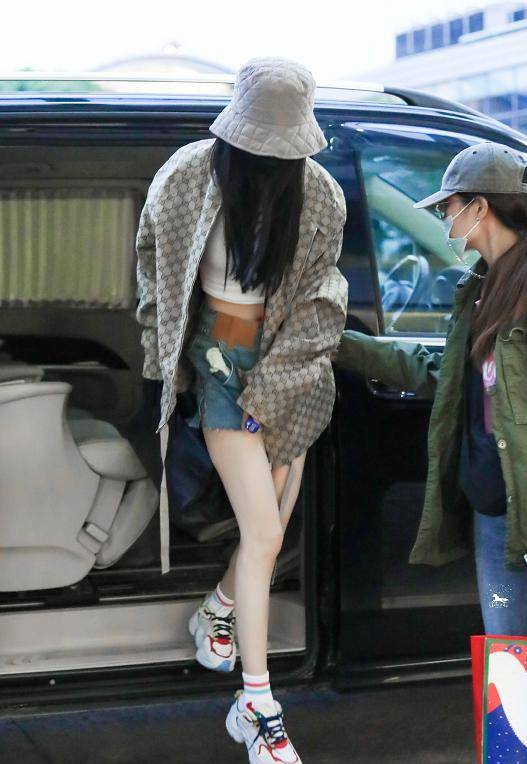 原创有种女明星叫杨幂连续两天没换袜子她就不怕脚臭吗