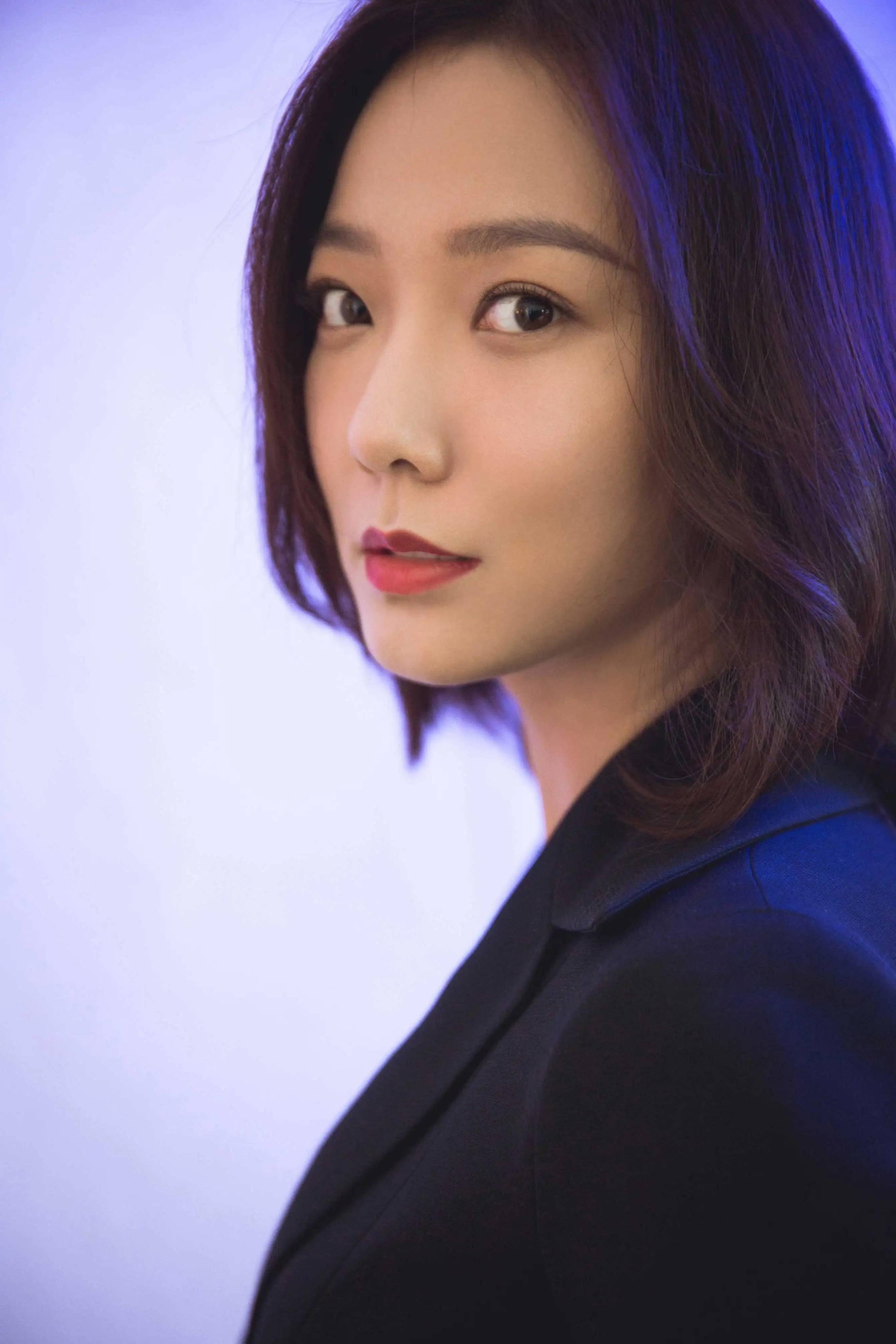 45岁金喜善现身老态尽显 跟中国同龄女演员们比整没整一目了然_皱纹