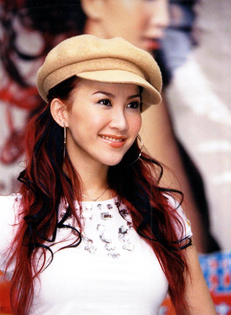 原创这是李玟吗李玟居家运动照曝光素颜撞脸元祖少奶安晨妤