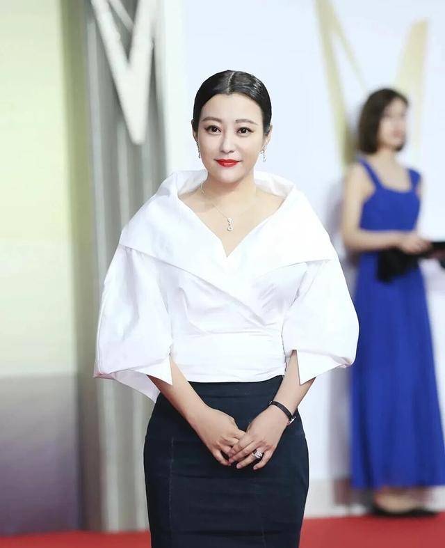 原创娱乐圈明星都很瘦女明星的微胖穿搭惊艳你微胖女生学起来