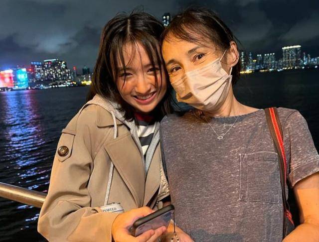 混血女神柏安妮罕露面!