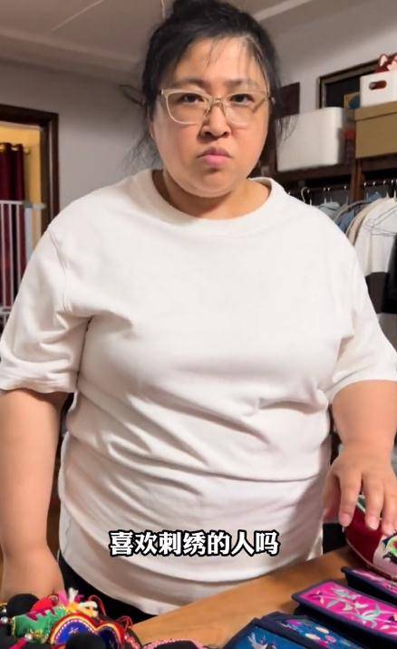 铁兜和胡老师:靠"谎报"价格吸粉500万,真实身份曝光不简单?