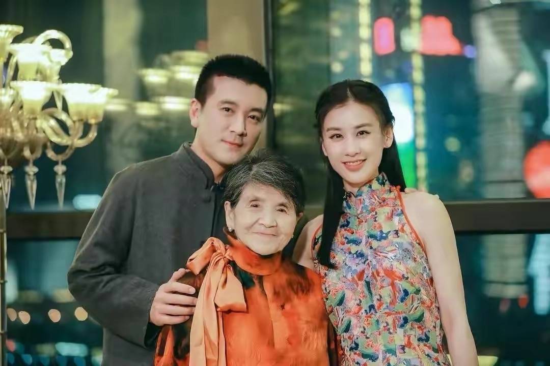 杨子母亲刘丽芹前儿媳陶虹太强势自己心中的完美儿媳是黄圣依