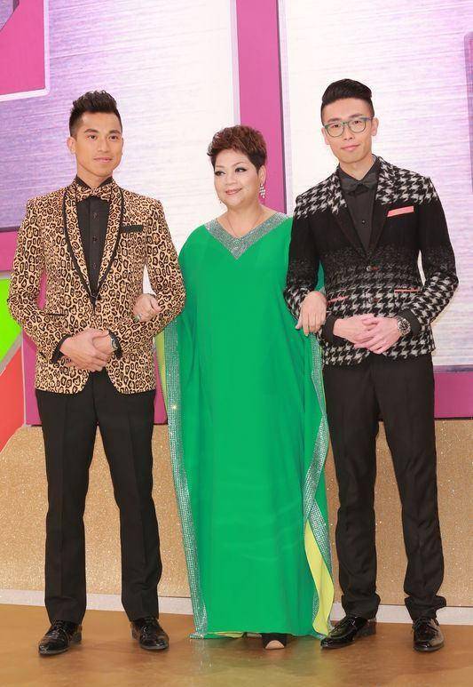 博得不少人气,其中与陆浩明搭档主持的《阿妈教落食平d》最受观众欢迎