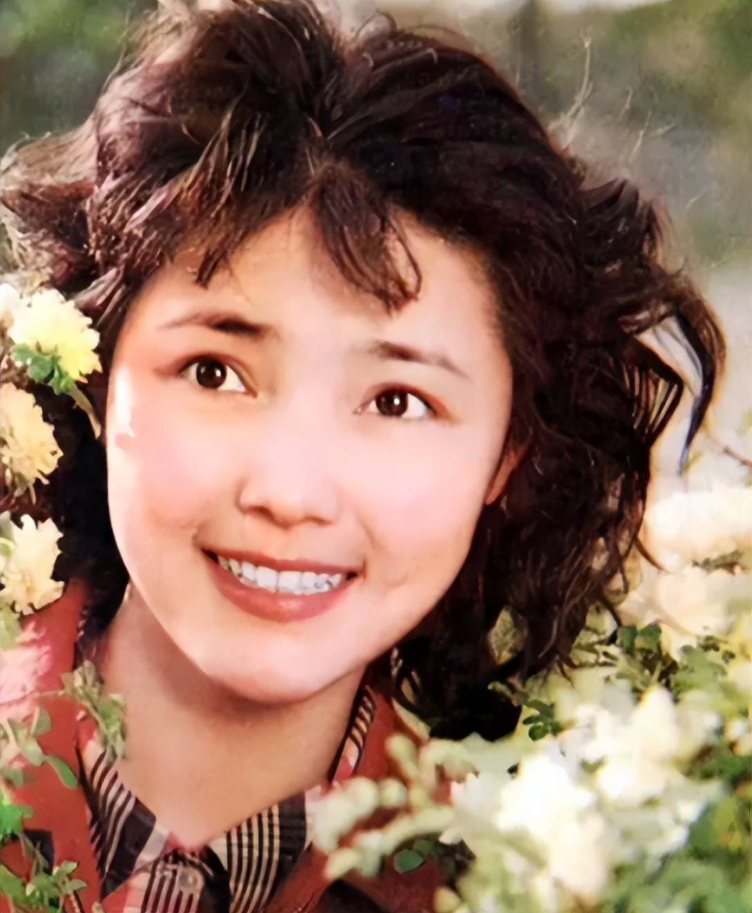 原创演员姜黎黎曾身患癌症与丈夫恩爱45年女儿是夫妻二人的骄傲