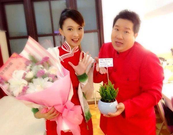 与平时的姬天语非常相像,很难让人觉得,她是一个相声演员