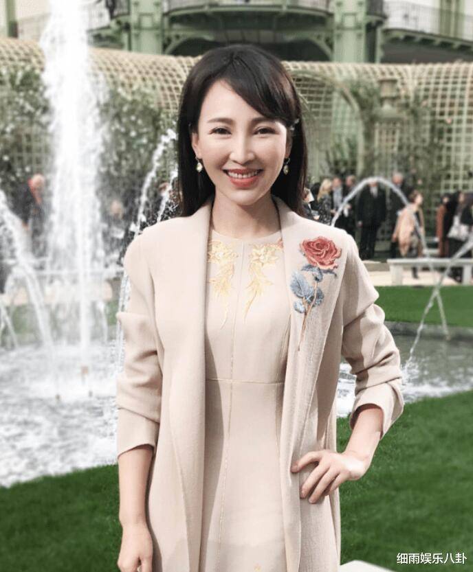 19岁和男友私奔,裸婚住地下室生3胎,如今丈夫连用7部剧来捧她_丽娜