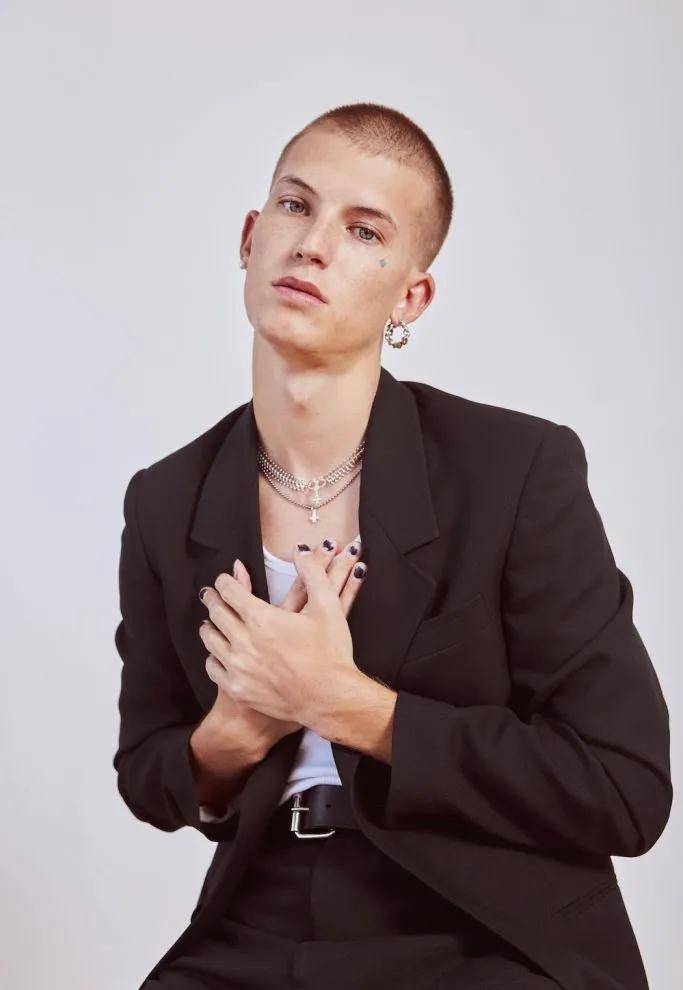 超生代男歌手格斯·达珀顿成为 celine 最新明星面孔_gus_音乐_个人